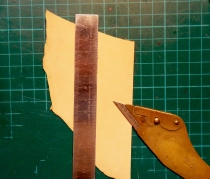 Cutting the zipper puller Cutting the zipper puller